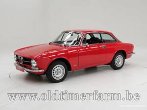 Bild 1/15 von Alfa Romeo Giulia 1600 GT Junior (1974)