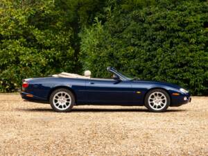 Image 35/41 of Jaguar XKR (2001)