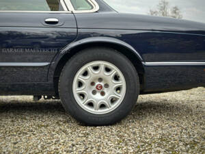 Image 15/96 de Daimler Super V8 (1997)