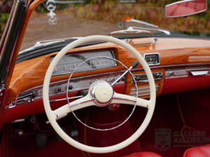 Image 31/50 de Mercedes-Benz 220 SE Cabriolet (1960)