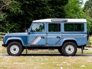 Image 2/50 of Land Rover 110 (1988)