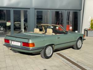 Afbeelding 23/31 van Mercedes-Benz 500 SL (1987)