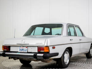 Image 9/50 of Mercedes-Benz 240 D (1976)