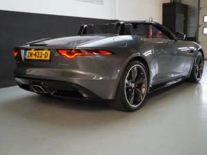 Image 36/50 of Jaguar F-Type (2019)
