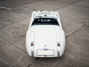 Image 6/8 of Jaguar XK 120 OTS (1952)