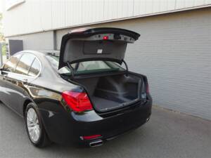 Bild 77/95 von BMW 750i (2009)