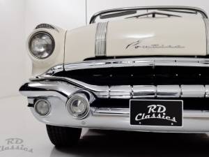 Bild 26/47 von Pontiac Star Chief Convertible (1956)