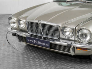 Image 18/50 of Jaguar XJ 12 L (1975)