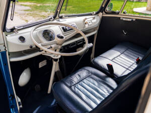 Image 25/73 of Volkswagen T1 Samba (1966)