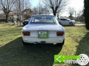 Bild 6/10 von Alfa Romeo Giulia 1300 GT Junior (1970)