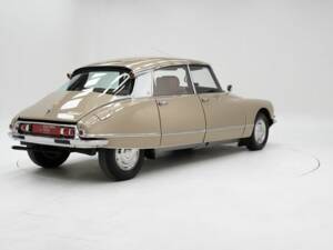 Image 2/15 of Citroën DS 21 (1970)