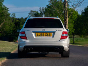 Immagine 20/50 di Mercedes-Benz C 63 AMG T (2009)