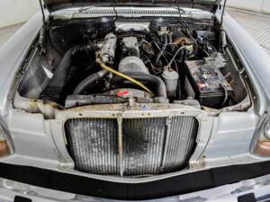 Image 10/50 of Mercedes-Benz 240 D (1976)