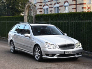 Image 2/32 of Mercedes-Benz C 32 AMG T (2003)