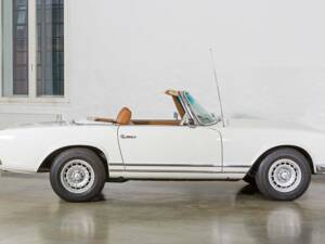 Image 6/20 of Mercedes-Benz 280 SL (1968)