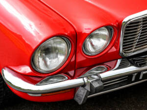 Image 36/40 of Jaguar XJ 6 C 4.2 (1977)