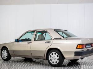 Image 27/50 de Mercedes-Benz 190 D 2.5 Turbo (1989)