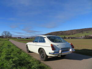 Image 2/16 of MG MGB GT V8 (1973)