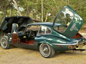 Image 16/50 of Jaguar E-Type V12 (2+2) (1973)