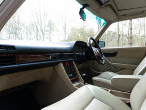 Image 12/17 of Mercedes-Benz 300 SE (1991)