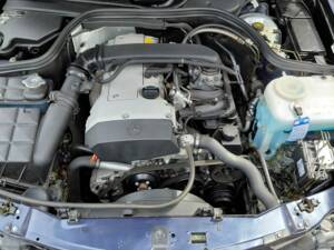 Immagine 10/18 di Mercedes-Benz CLK 200 (1999)