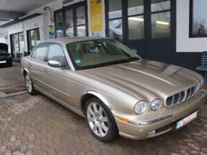 Image 3/24 de Jaguar XJ 8 4.2 (2005)