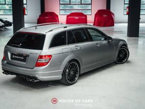 Bild 7/24 von Mercedes-Benz C 63 AMG T (2010)