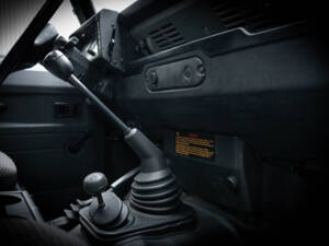 Immagine 36/41 di Land Rover Defender 90 (1995)