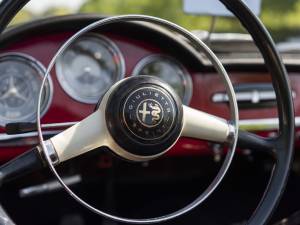 Image 23/34 of Alfa Romeo Giulietta Spider (1960)