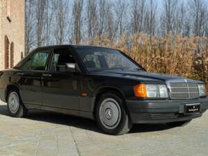 Image 2/45 de Mercedes-Benz 190 E (1989)