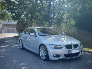 Image 9/28 of BMW 325d (2010)