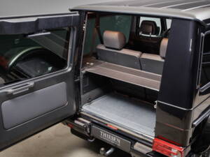 Image 25/32 of Mercedes-Benz G 500 (SWB) (2012)