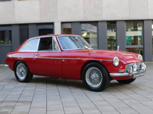 Image 43/67 of MG MGC GT (1969)