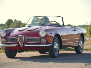 Image 3/24 of Alfa Romeo 2000 Spider (1960)