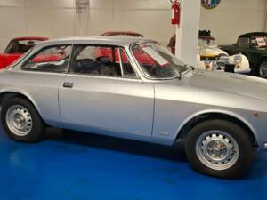 Immagine 16/37 di Alfa Romeo Giulia GT 1300 Junior (1975)