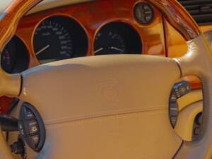 Image 35/49 of Jaguar XK8 4.2 (2003)