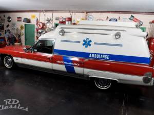 Image 3/50 of Cadillac Fleetwood 60 Ambulance (1975)