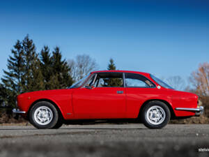 Image 20/43 of Alfa Romeo 2000 GT Veloce (1972)