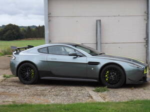 Image 11/39 of Aston Martin V8 Vantage AMR (2017)