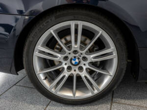 Image 7/31 of BMW 320i (2008)