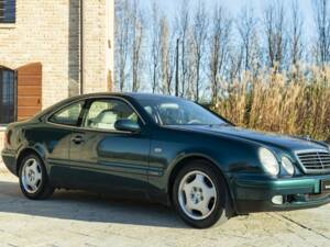 Immagine 2/50 di Mercedes-Benz CLK 200 (1997)