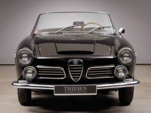 Image 4/36 de Alfa Romeo 2600 Spider (1963)