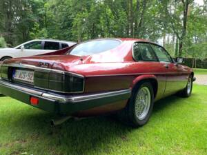 Image 2/5 of Jaguar XJS 5.3 V12 (1992)