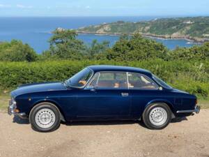 Imagen 2/12 de Alfa Romeo 1750 GT Veloce (1970)