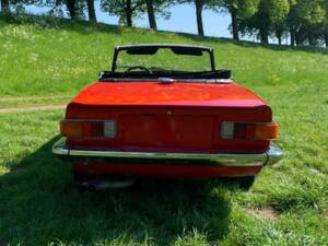 Image 3/6 de Triumph TR 6 (1976)