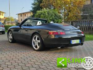 Image 3/10 de Porsche 911 Carrera 4 (2000)