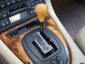 Image 47/50 of Jaguar XKR (2001)