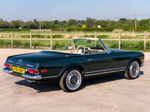 Afbeelding 3/43 van Mercedes-Benz 280 SL (1968)