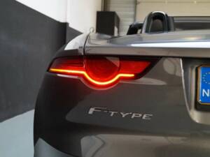 Image 40/50 of Jaguar F-Type (2019)