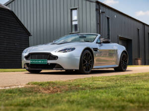 Image 77/78 of Aston Martin V12 Vantage S (2015)